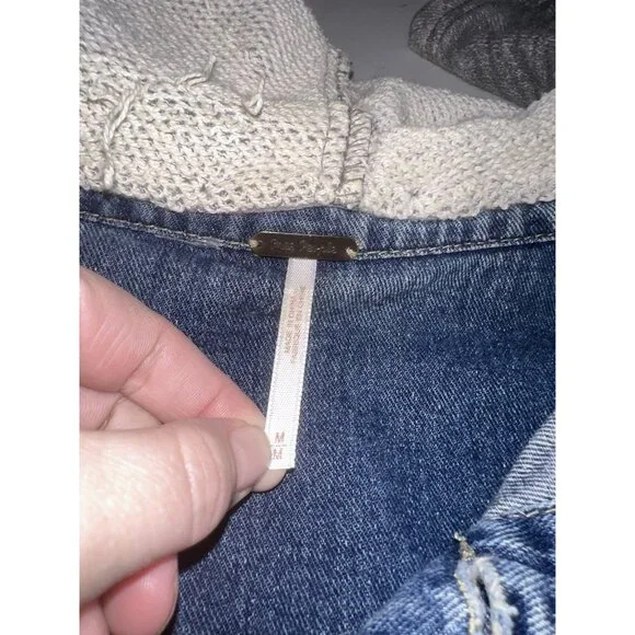 Free People Jean Jacket in Indie Wash M W/ Knit Hood Sleeves Distressed Boho - Picture 3 of 5